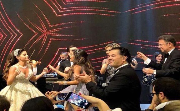 بالصور  .. "بذخ لا يوصف" حفل زفاف لعائلة سعودية ثرية تكلفته (55) مليون دولار و غنى فيه اشهر المطربين 