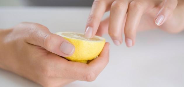 باستخدام الليمون ..  أسهل طريقة لإزالة المناكير