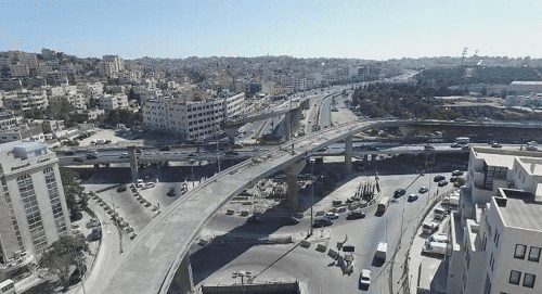 شخص يحاول الانتحار فوق جسر المدينة الرياضية وسط العاصمة عمان