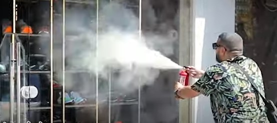 الكاميرا الخفيه: منوع الدخول بدون طفاية