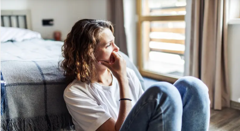 تحذير طبي ..  القلق الصحي قد يضر القلب والمناعة والنوم أكثر من المرض نفسه