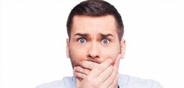 بهذه الطرق نعالج رائحة الفم بعد النوم