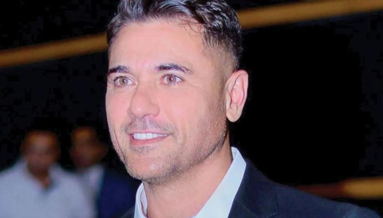 أحمد عز يدخل عالم المنصات بمسلسل «الأمير» ويستعد لـ«Dogs 7»