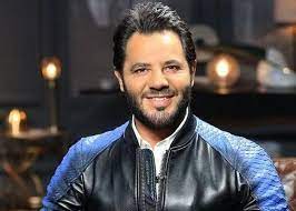 نيشان يظهر في صورة مع والدته ..  والجمهور يُعلّق: "الله يحميلك ياها"