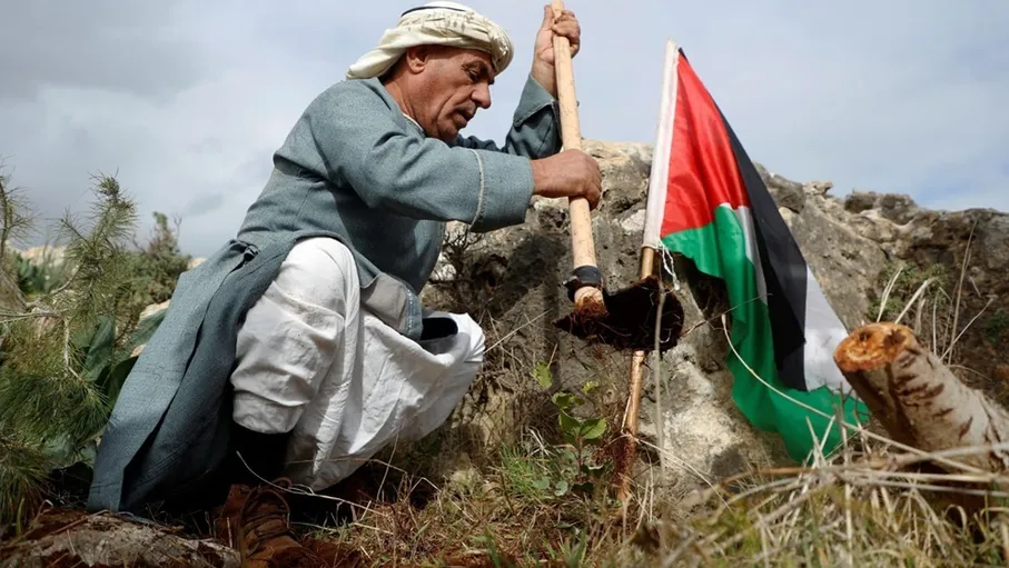 في الذكرى 49 ليوم الأرض ..  عزيمة لا تلين في دحر المحتل