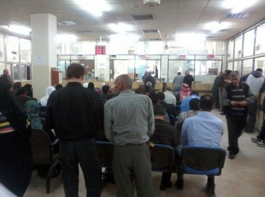 الزرقاء: شكاوى من الاكتظاظ في مراكز دفع فواتير الكهرباء