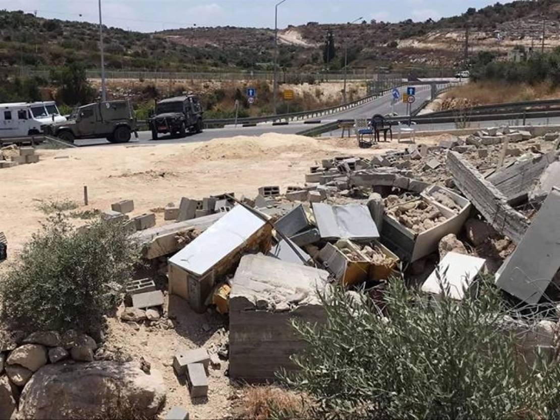 الاحتلال يهدم منشآت في قرية جبارة