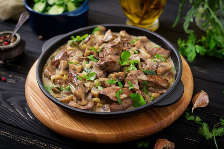 كبدة دجاج بالبصل بالمقلاة