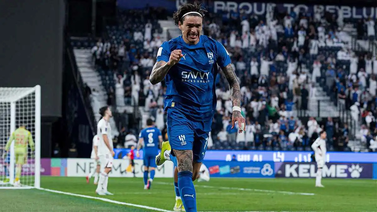 بجانب محمد صلاح ..  بشكتاش ينقض على نجم الهلال السعودي