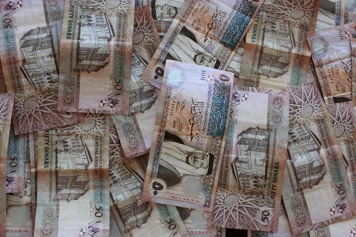 بينهم المتقاعدون والورثة ..  كل ما تريد معرفته عن قرار زيادة الرواتب الجديد - تفاصيل