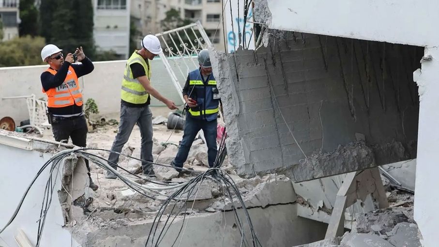 جرّاء سقوط صاروخ إيراني ..  ارتفاع حصيلة الإصابات بحيفا إلى 11 شخصا