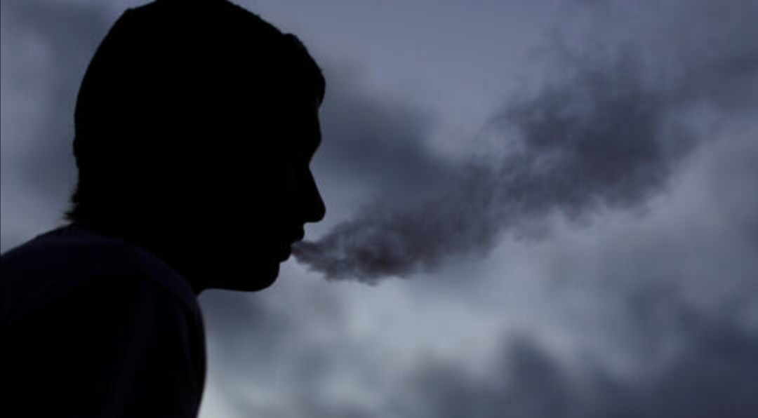 التدخين الإلكتروني يزيد من مخاطر الإصابة بأمراض الجهاز التنفسي