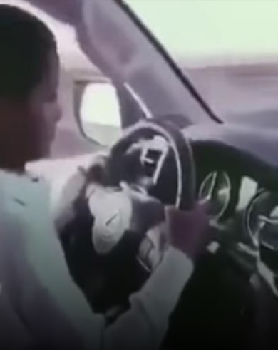 بالفيديو ..  طفل بالسعودية يقود سيارة بسرعة جنونية