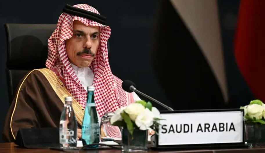 وزير الخارجية السعودي: يجب الحفاظ على وحدة الضفة وغزة