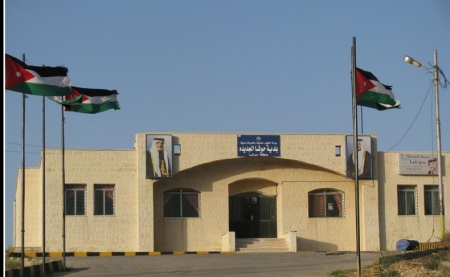 أهالي حي الهلال يطالبون بلدية حوشا بتحسين السلامة المرورية والخدمات الأساسية  ..  ورئيس البلدية يرد