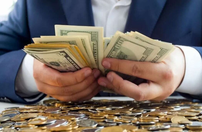 ملياردير بلا نقود ..  خطأ بنكي يضع أذربيجانيا بين أغنى أغنياء العالم!
