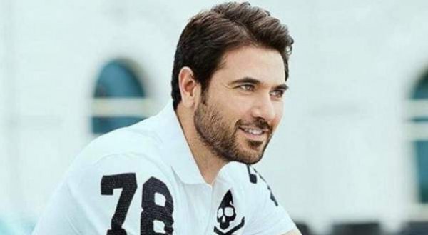 زوج سمية الخشاب يُغازل أحمد عز ..  والجمهور غاضب: "وش الخير مليان بوتوكس" 