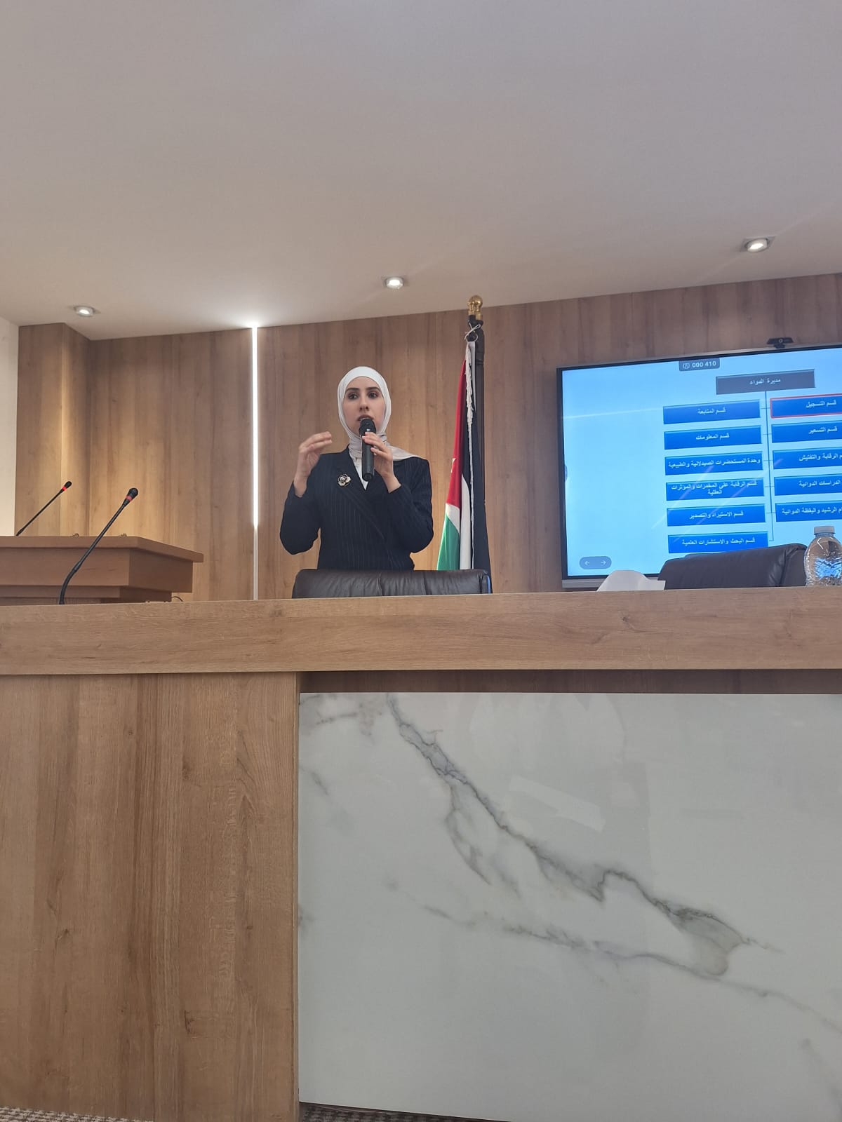 كلية الصيدلة في "الزيتونة" تنظّم ندوة علمية حول تسجيل الأدوية في الأردن