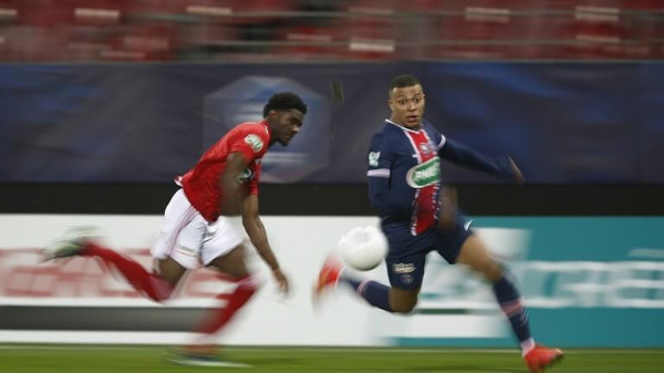 مبابي يستعد لبرشلونة بهدف عالمي