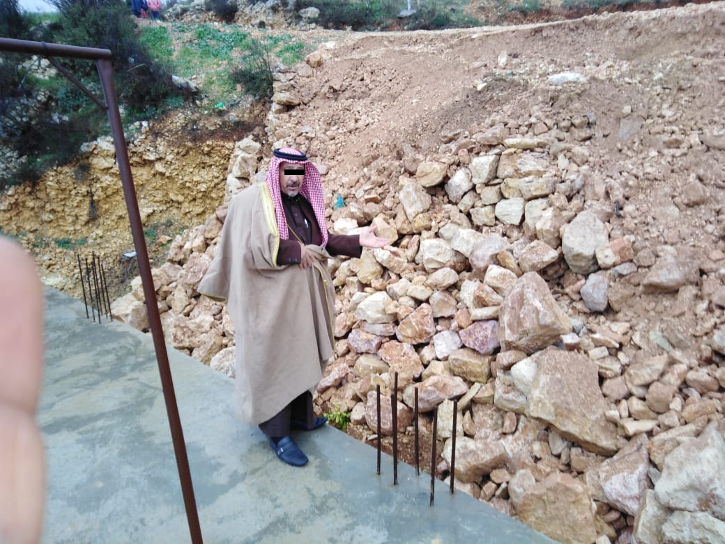 بالصور ..  عجلون: انهيار جدار استنادي حجري في عنجرة 