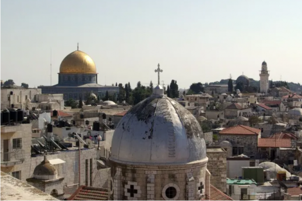 العليا لشؤون الكنائس تطالب بمواجهة أخطار تهدد الوجود المسيحي بفلسطين