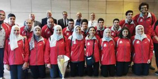 صور  .. بعد نسيانه فى فرنسا  ..  منتخب مصر لكرة السرعة يتسلم كأس العالم
