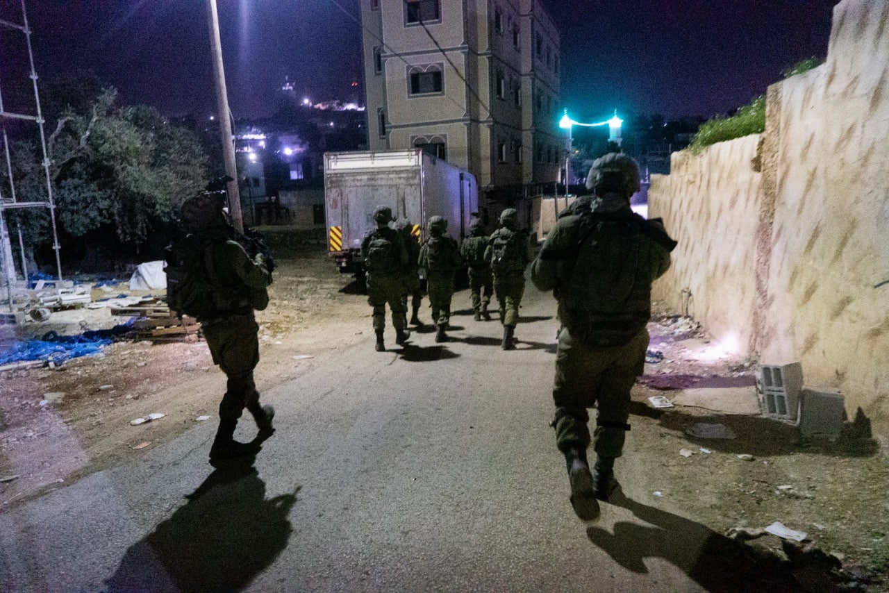 قوات كبيرة من جيش الاحتلال الإسرائيلي تقتحم نابلس صباح اليوم