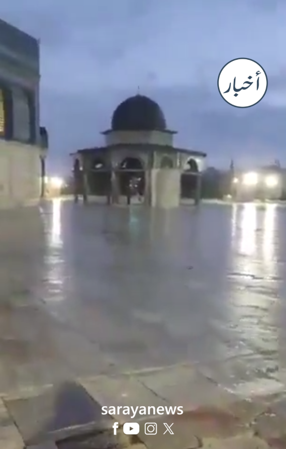 بكاء مؤثر لحارس المسجد الأقصى المبارك  ..  ما القصة؟  ..  فيديو 