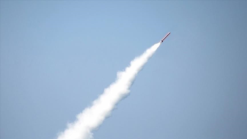 الاحتلال يرصد إطلاق نحو 75 قذيفة صاروخية من لبنان