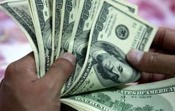 مفاجأة في المصعد ..  هندي يعثر على ربع مليون دولار في دبي