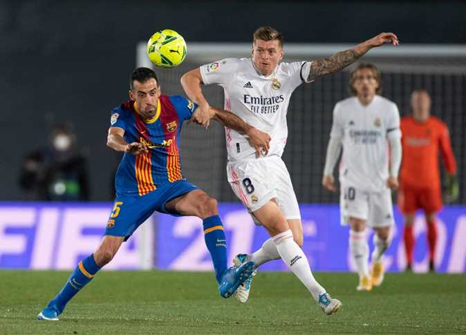 برشلونة يكتسح ريال مدريد في الكلاسيكو الإسباني