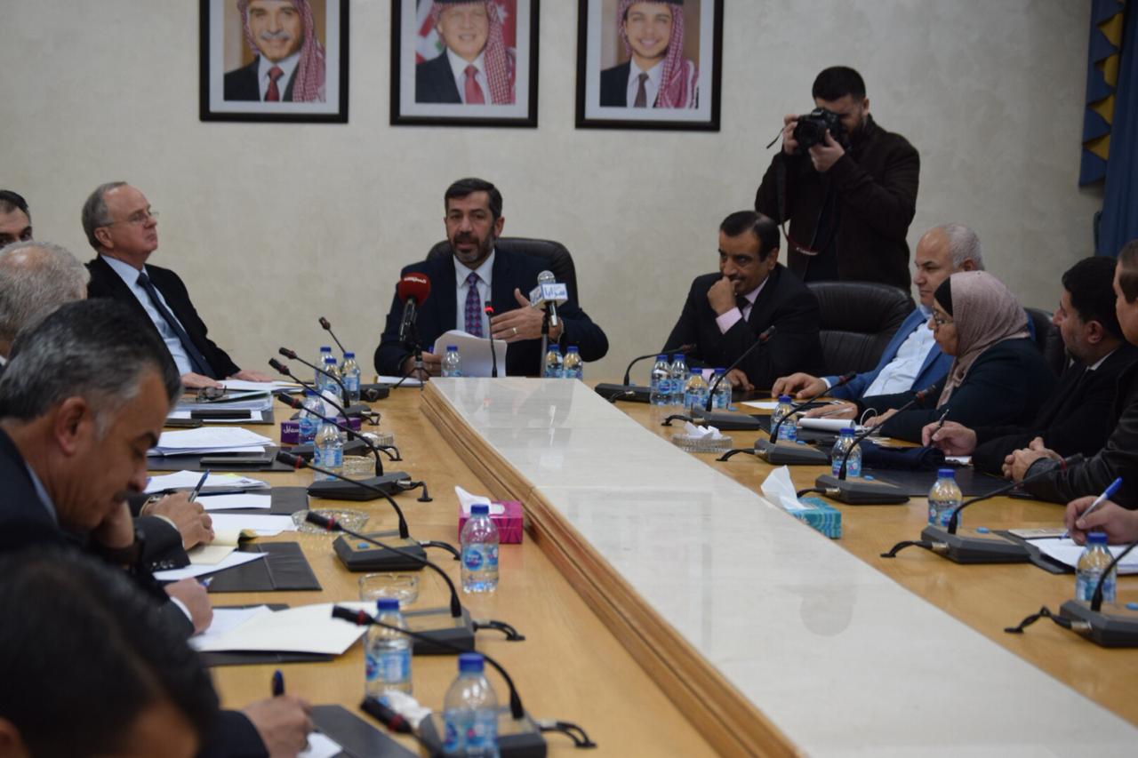 بالصور ..  اللجنة الإدارية تناقش امكانية رفع رواتب التقاعد المبكر 