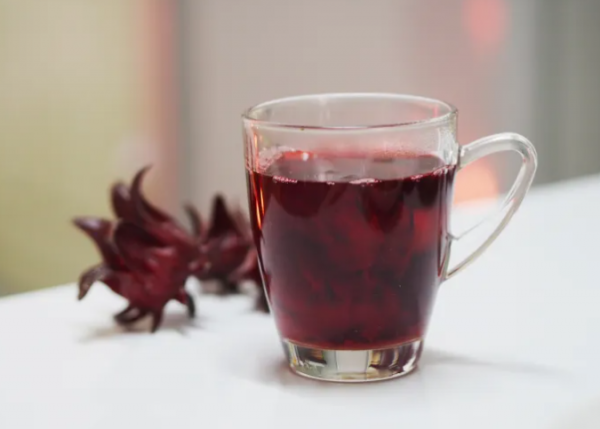 الثوم والكركديه: هل يُخفضان ضغط الدم عند تناولهما معاً؟