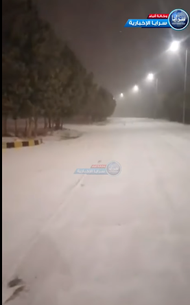 شاهد  ..  تساقط الثلوج فجر اليوم الخميس في الشوبك